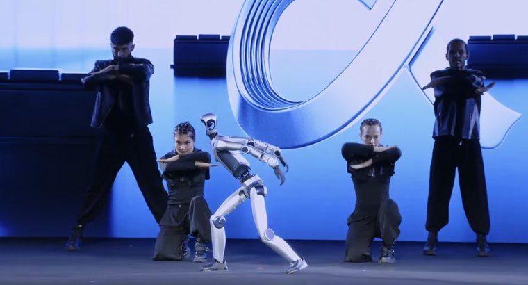 HONOR humanoid robot dancing on the MWC 2026 stage